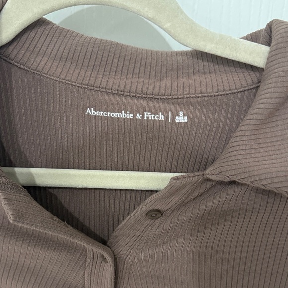 Abercrombie & Fitch Chocolate Taupe Ribbed Button-Front Collared Top - Picture 2 of 4
